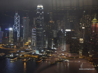 výhled na Hongkong Island z mrakodrapu ICC Tower