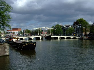 Nejznámější amsterdamský most Magere Brug