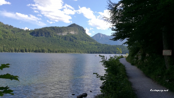 okružní cesta kolem jezera